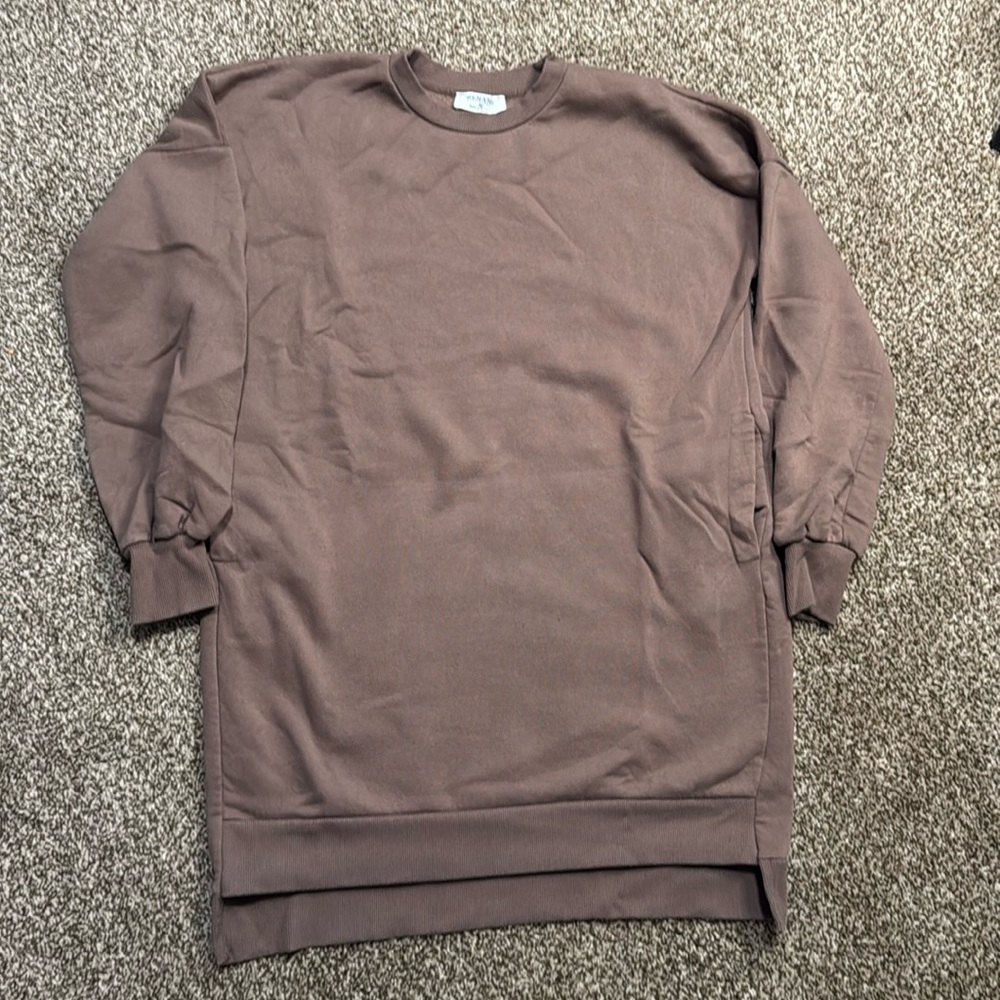 Women’s brown sweatshirt